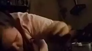 سمراء ساخنة تخون من أجل قضيب صلب في هذا الفيلم الإباحي