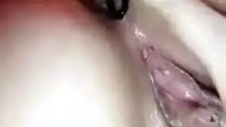 أثداء كبيرة وألسنة عميقة وعملية قذف في الطابق العلوي