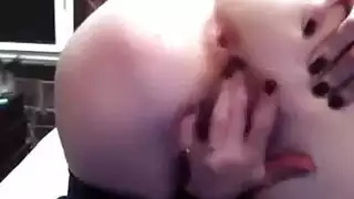 تقدم فرجها لقضيب صلب كالصخر مع أستريد سانت