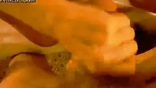 سد مؤخرتها: استمناء ميندي الشرجي
