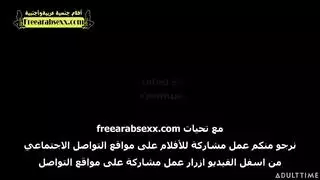 الزوجة الحارّة تمارس الجنس مع قضيب كبير بينما الزوج يشاهد ويستمني