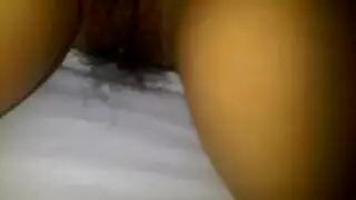 كس فتات موراهقا يخرج منه حيونات منويا