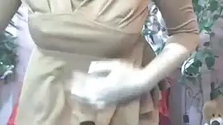 أقرن ناضجة اللعب مع نفسها