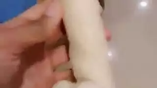 ديوث عربي يشارك الزوجه