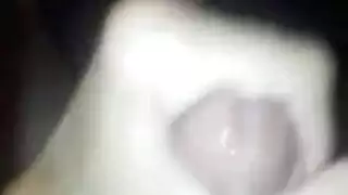 بنيه تنام من حصان