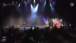 امرأة سمراء مثير، جوليا ريد يحب صنع أشرطة الفيديو الاباحية، حتى في حين أن صديقها في العمل