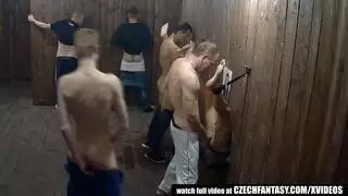 انت فقط تريت الجلوس بجانب مخارتها