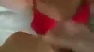 صرخات جامحة: سيطرة سمراء تؤدي إلى نشوة شديدة للطالبة