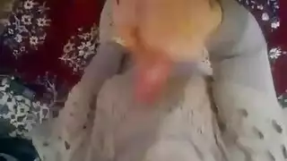 بلحس كل حته فى جسمها وينيكها
