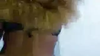 نجمه البورن نيكوليت شاي تأخذ قضيباً صلباً بوضعية الكلب