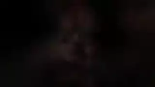 ستيلا كوكس تطالب رجلها بمساعدتها على ركوب دسار ضخم