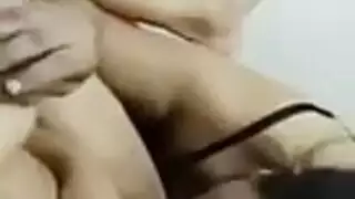 اتنين نسوان هايجين على بعض بقميص النوم عربي