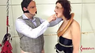 دخول خلفي إباحي وإذلال مع رجل خاضع