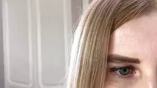 هي تنسق جنسًا عنيفًا ومثيرًا للعقل