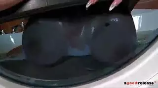 شرموطة سوداء مسها ملى بالشعر