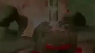 فتاة كرتونية سمراء تأخذ عضوه بين ساقيها القويتين في مشهد إباحي