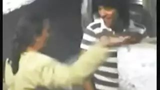بنتين مثليين تفعيص بزاز