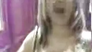 جنون الأثداء العربية: متعة الجنس المزدوج