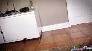 مص القضيب من خلال فتحت الحائط