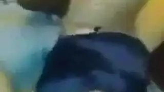 امرأة عربية تنشق بواسطة قضيب ضخم