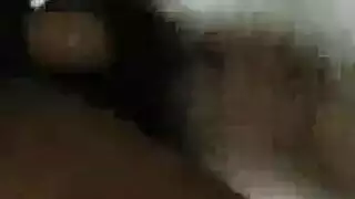 يتم إزالة سراويل الدانتيل البيضاء للكشف عن جنس برازيلي صريح