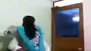 المدرب يطلق الجانب الجامح للموظفة بممارسة جنسية خشنة