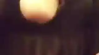 عربية ممتلئة الجسم مع أثداء ضخمة في مشهد إباحي صريح