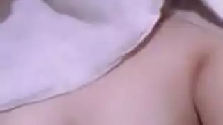 سكسي بنت مراهقه جميله تطلب النوم مع ابنها الصغير في العمر