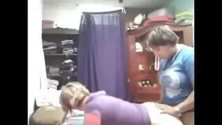 يغتصب أخت صاحبة