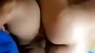 مراهقة يابانية قرنية تركب بعنف على كرسي جلدى في بورنو صريح