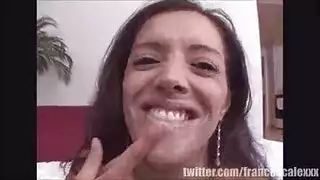 العاهرة الصغيرة فرانشيسكا تستسلم لمطالب أستاذها الجنسية