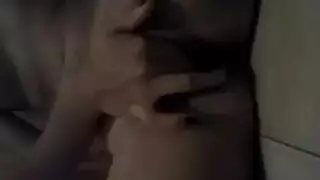 لقاء إيزابيل الساخن على الشاطئ يتحول إلى جنس عنيف