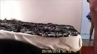 مثيرات جوارب الفخذ تواجه زبور موهوبة في مشهد جماعي مكثف