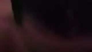 رجل عربي مثير يخدم قضيب أسود ضخم بمهارة
