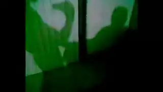 مص على الأريكة من مراهقة هاوية ساخنة تحب القضيب الصلب