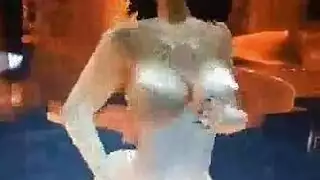 فتيات القطب العتيقات يتشاركن قضباناً صلبة في جلسة جنس جماعي