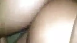 المرأة الجشعة تدمر مهبلها في سرية