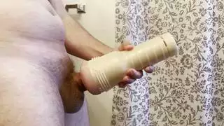 إنذار بقضيب كبير: ماراثون الاستمناء الإباحي لدارين بيريتا