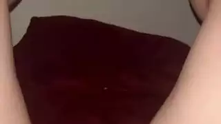 استمناء صريح لمحجبة عربية: فرك البظر واللعب بالكس