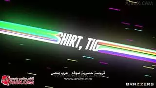 ترتدي قميصاً قصيراً للجنس الشرجي العنيف