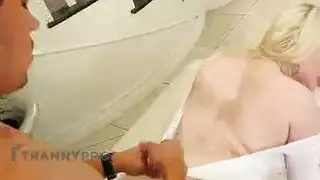 فرج كريستال الموشوم يتمدد بقضيب أسود ضخم