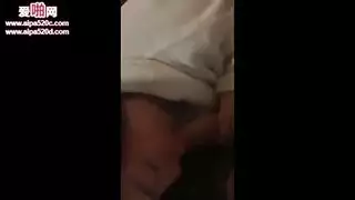 علاقة جنسية جماعية بدون واقي مع زوجة آسيوية تروفي شقية