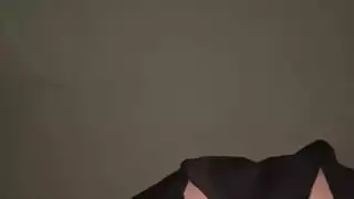 ملكة التدفق العربية المحجبة تطلق عصاراتها