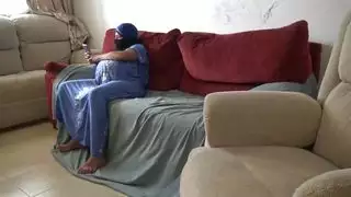 زوجة الأب العربية تحصل على قذف فوضوي على وجهها من استمناء ابن زوجها المنفجر