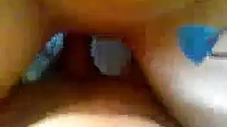 عضو في رجال الدين يأخذ عدة قذف في المشهد