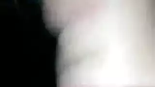 جنس حيوانات المزرعة: هي تستمني لقضيب حمار طويل