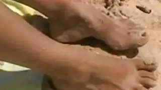 تبول وقذف بنات ع بعض