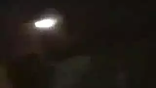 فتاة في حالة سكر يستسلم لها النصف الأسود إلى بوصة الديك