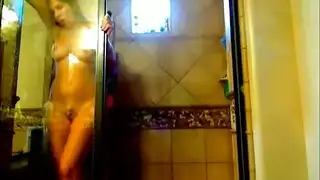 فتاة سوداء الثدي ضخمة الحمام