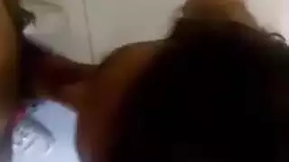 عاهرة صغيرة تستخدم جسدها لتسديد دين